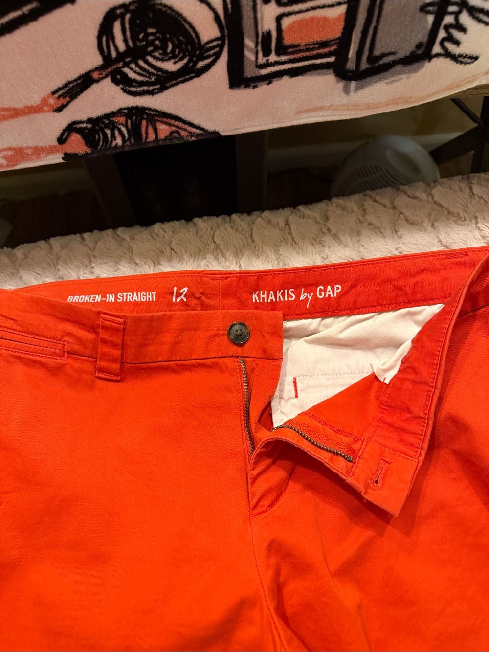 NWOT GAP Women  Broken-In Straight Khakis — Bright red wt stripe tee large